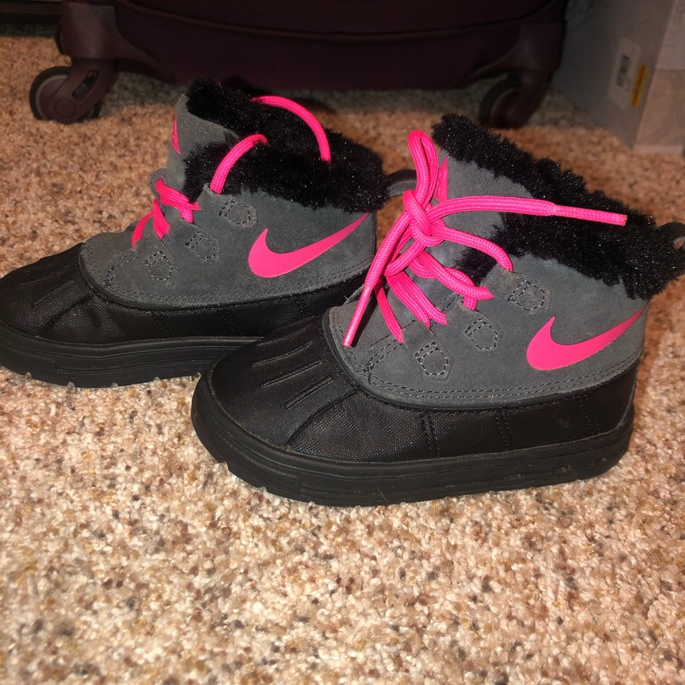 Toddler Nike fur boots